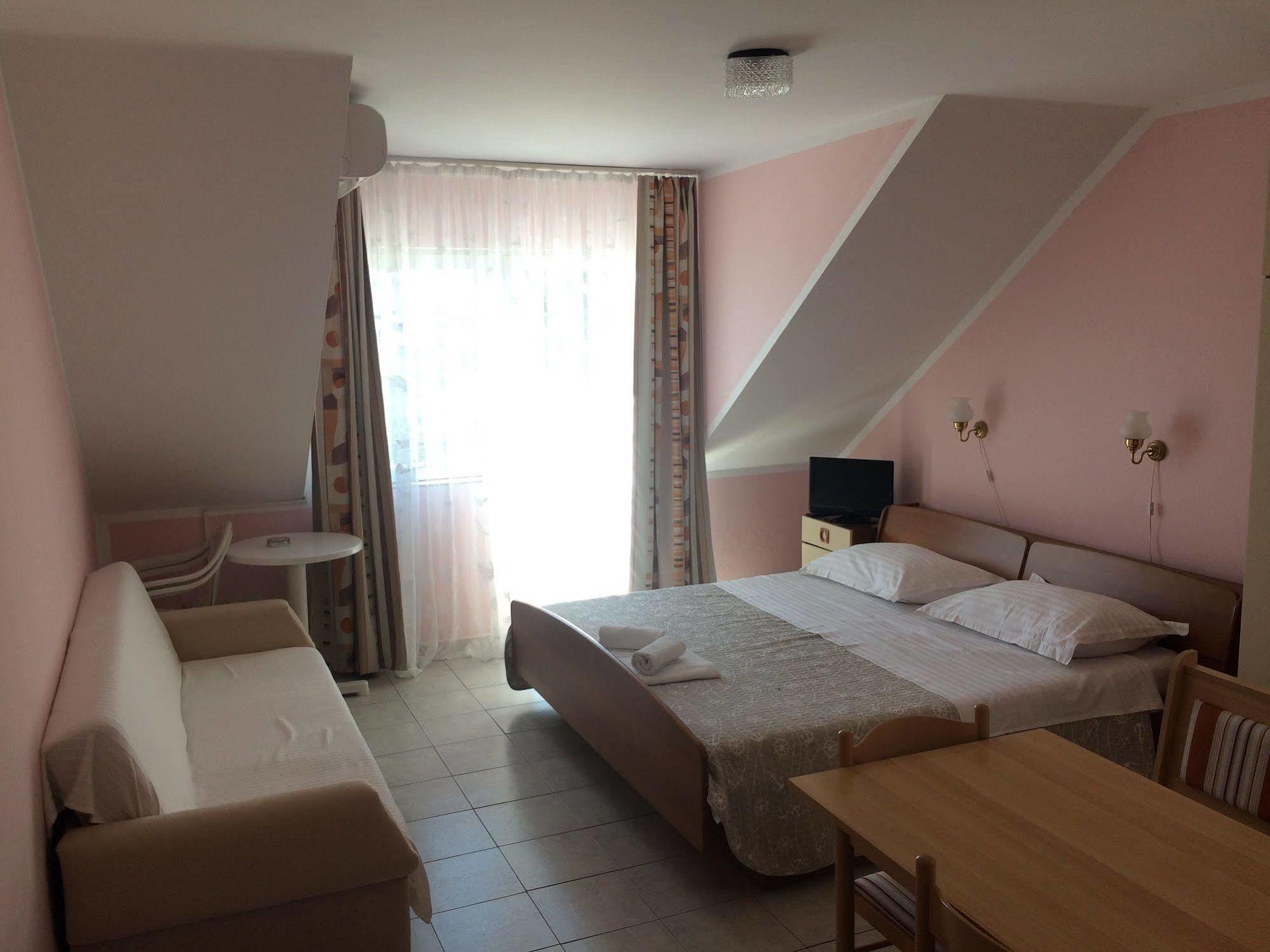 Pansion Begic Omiš Exterior foto