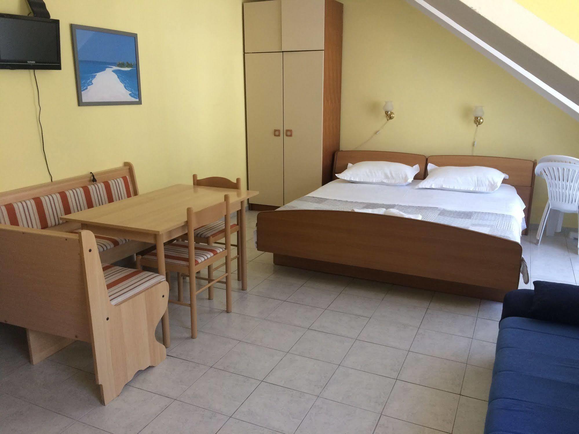 Pansion Begic Omiš Exterior foto