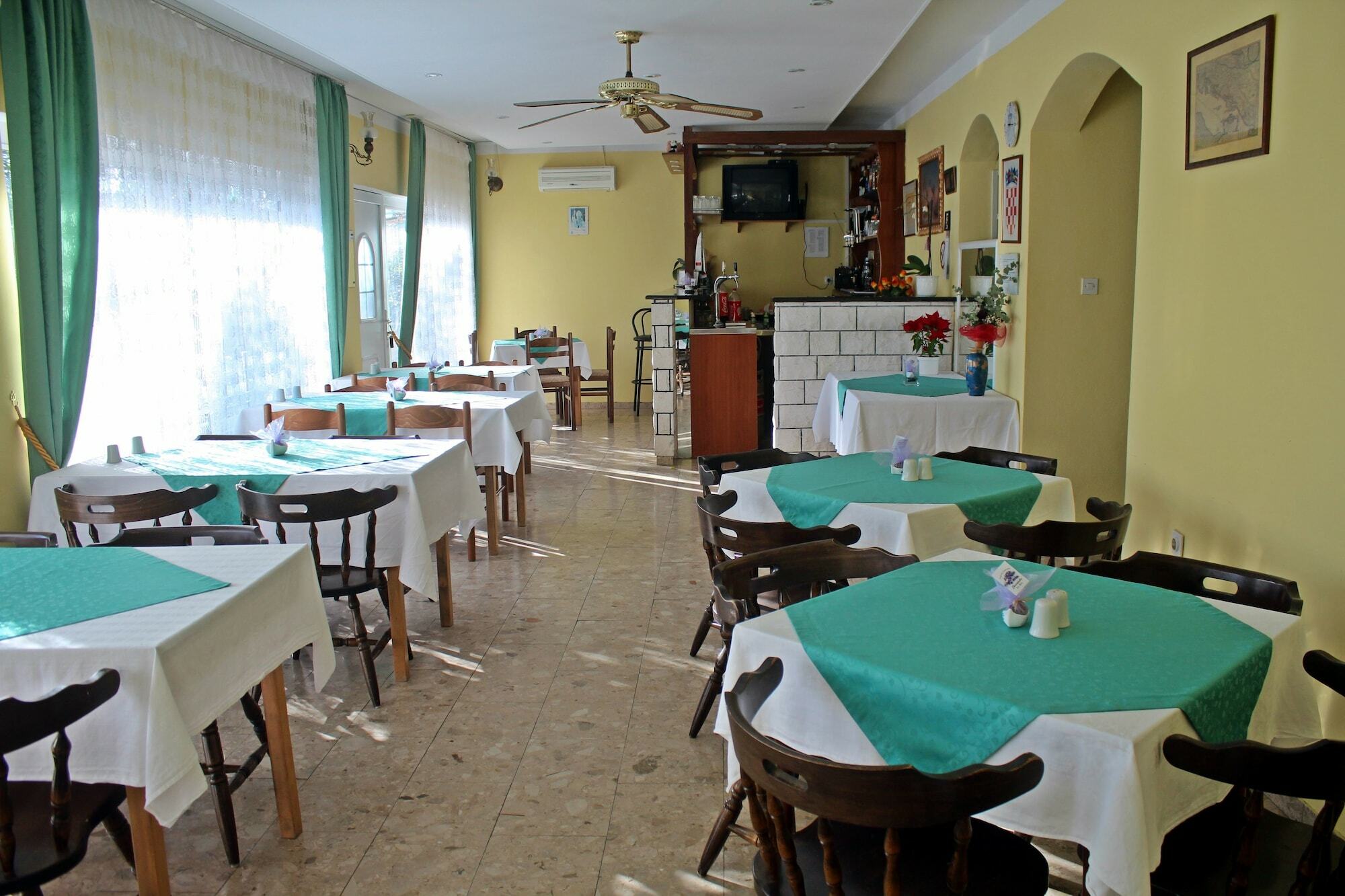Pansion Begic Omiš Exterior foto